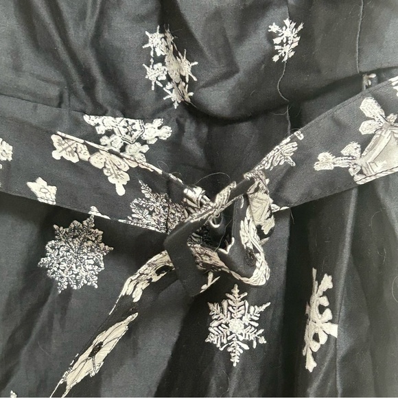 ModCloth “The Snow Must Go On” Black Silver Snowflake Wrap A-Line Dress Size 8 - Picture 4 of 7